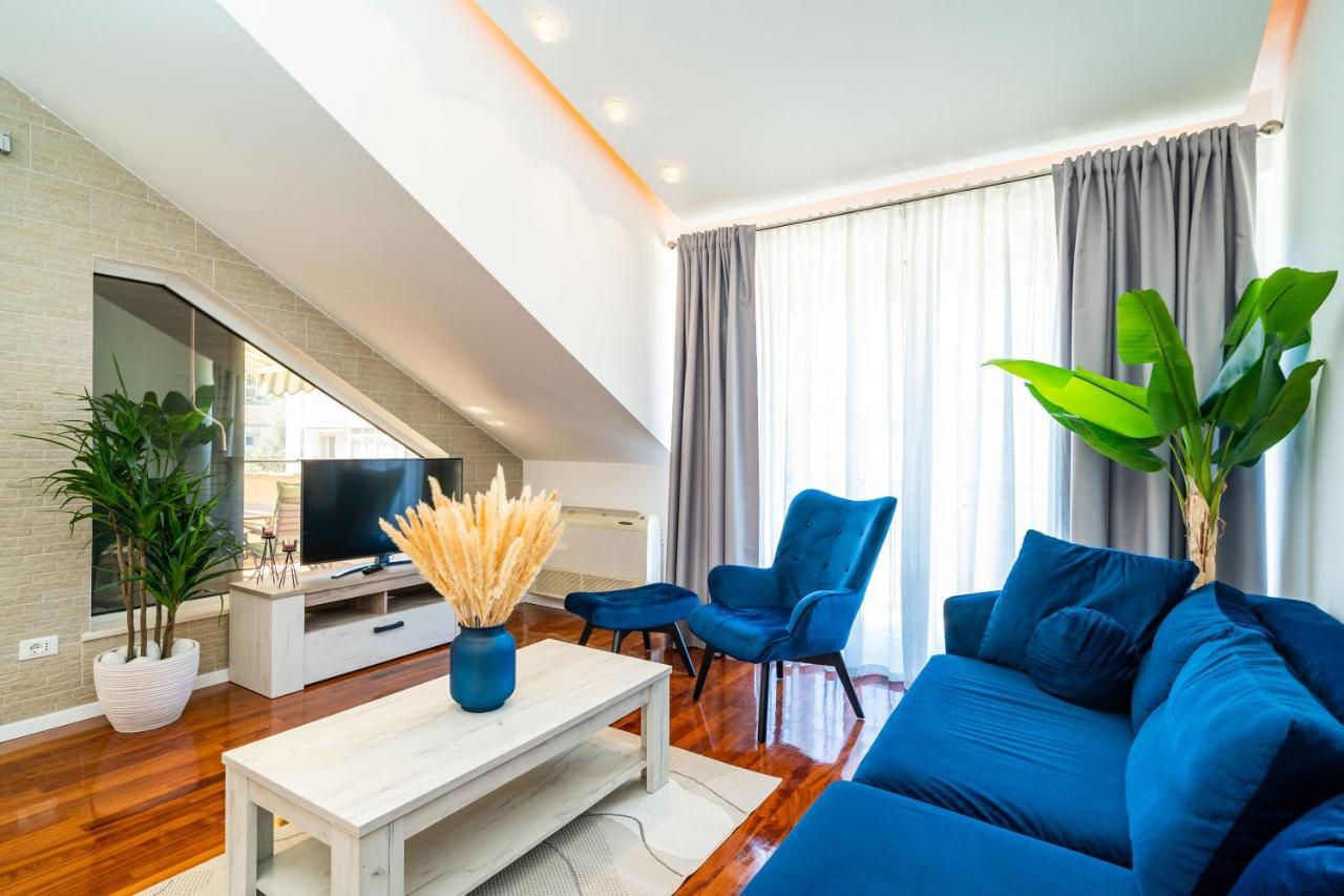 Elly Apartment