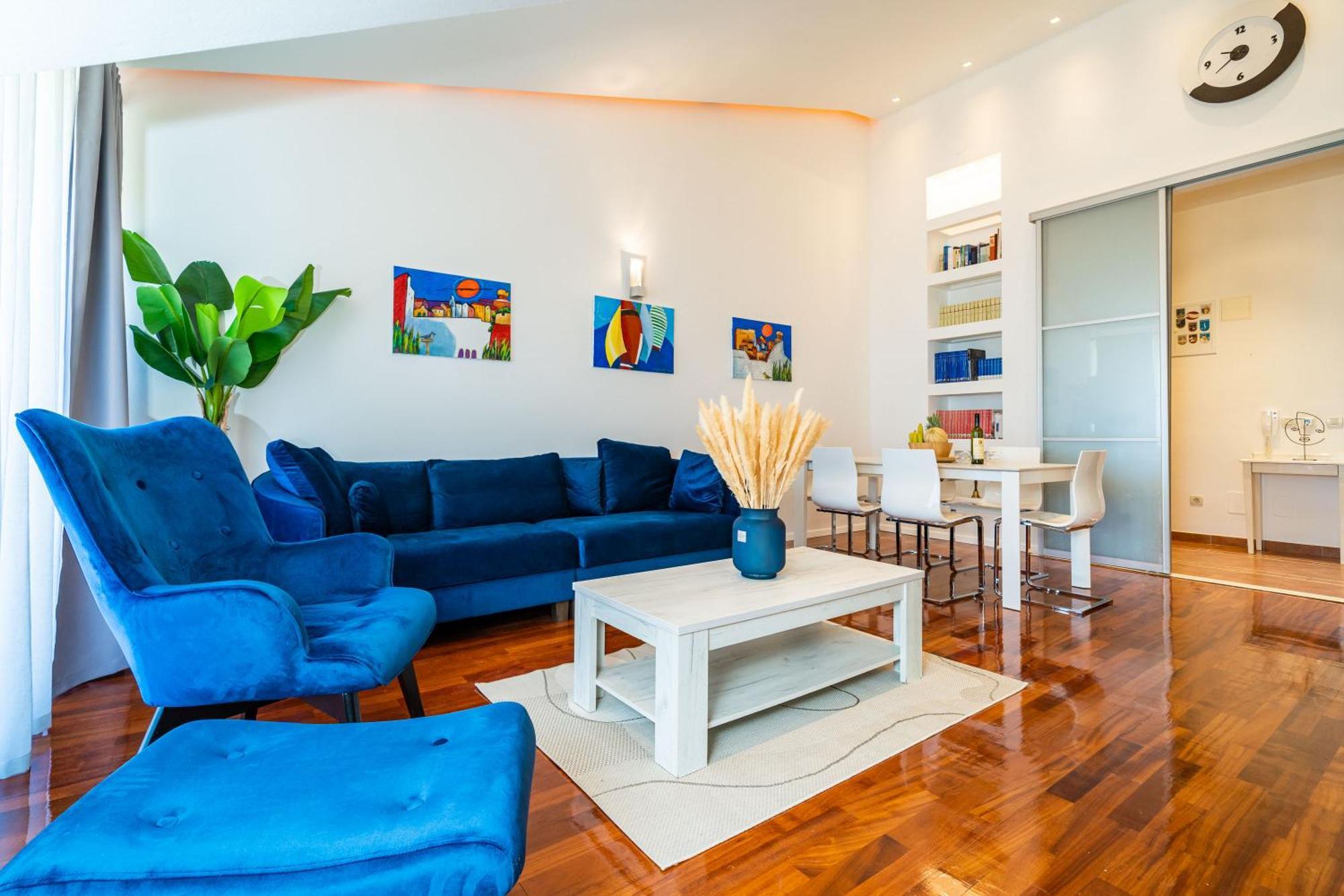 Elly Apartment *